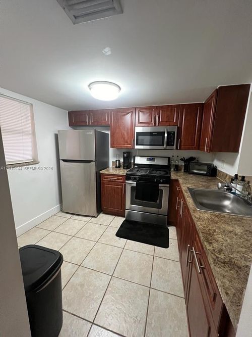 k103-18051 Nw 68th Ave, Hialeah, FL, 33015-3963 | Card Image