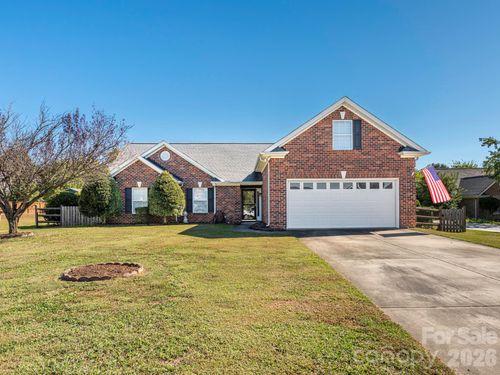 8415 Quail Hollow Dr, Harrisburg, NC, 28075-8353 | Card Image