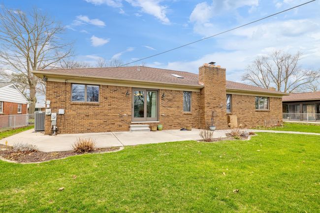 Large patio with fenced yard | Image 43