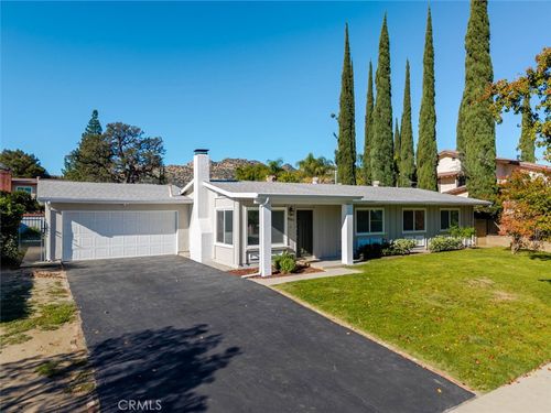 9551 Gierson Ave, Chatsworth, CA, 91311-4738 | Card Image