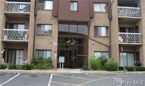 510 Kennedy Dr, Spring Valley, NY, 10977-5377 | Card Image