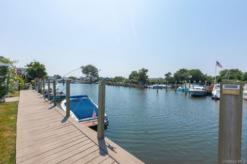 106 Surf Rd, Lindenhurst, NY, 11757-6638 | Card Image