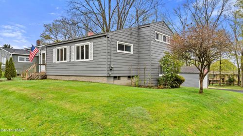 86 Broadview Ter, Pittsfield, MA, 01201-3403 | Card Image