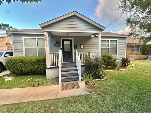 2527 Searcy Dr, Dallas, TX, 75211-9108 | Card Image