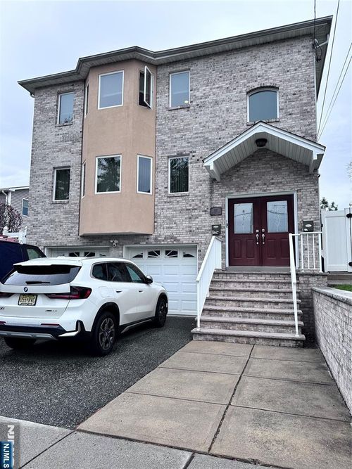 637 Division Ave, Carlstadt, NJ, 07072-1436 | Card Image
