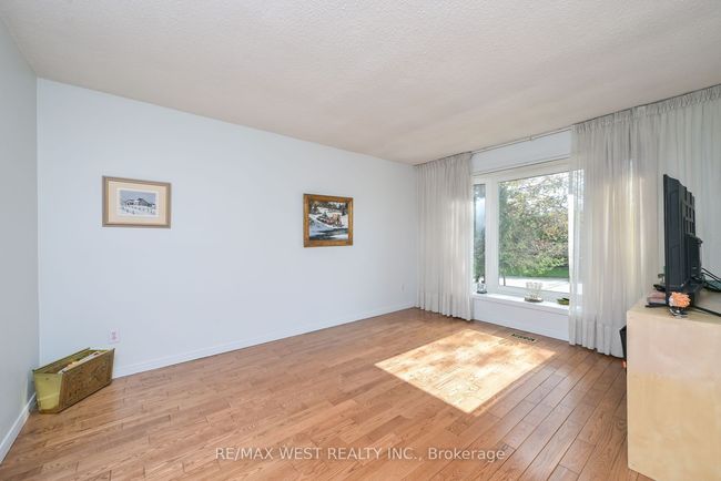 3 Henry Gate, House other with 4 bedrooms, 3 bathrooms and 9 parking in Nobleton ON | Image 6