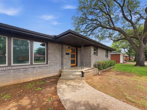 2137 Lenamon St, Waco, TX, 76710-2646 | Card Image