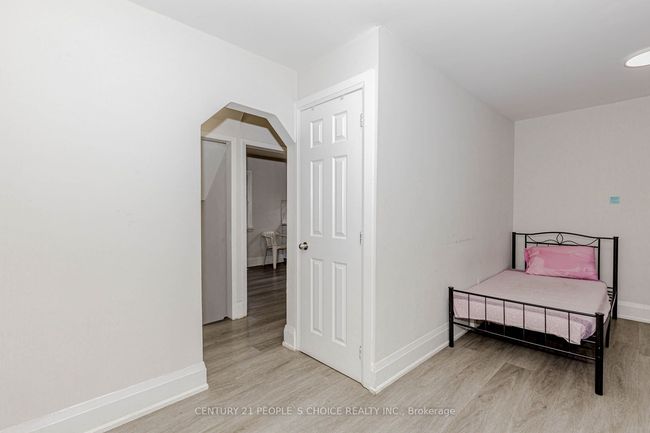 22 Rogers Rd, House other with 4 bedrooms, 2 bathrooms and 4 parking in Brampton ON | Image 12