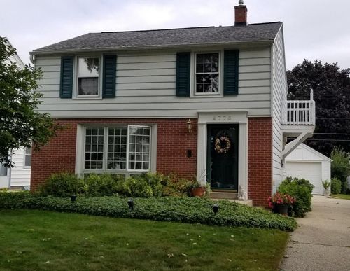 4776 N Hollywood Avenue, Whitefish Bay, WI, 53211 | Card Image