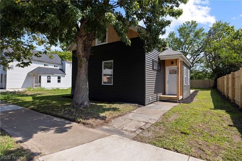 3135 W 16th St, Cleveland, OH, 44109-1756 | Card Image