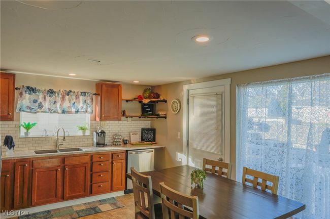 131 Maple St Sw, Townhouse with 3 bedrooms, 1 bathrooms and null parking in Sugarcreek OH | Image 8