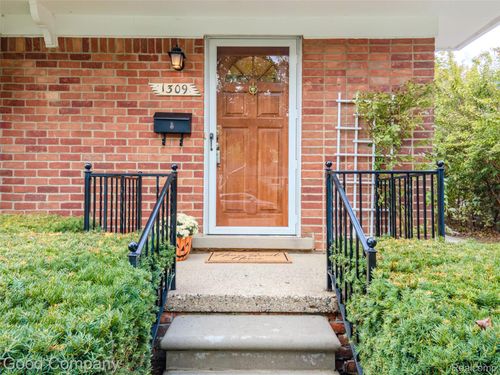1309 Woodlawn Ave, Royal Oak, MI, 48073-5627 | Card Image