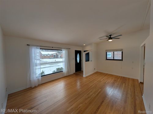 29965 Westfield St, Livonia, MI, 48150-3926 | Card Image