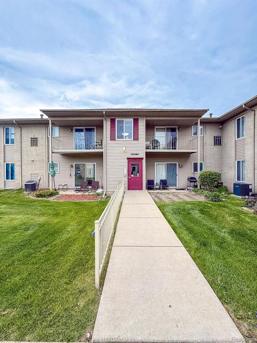 10077 Allen Pointe Dr, Allen Park, MI, 48101-1497 | Card Image