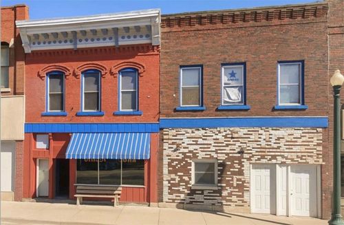 117 S Main St, Elkader, IA, 52043-7717 | Card Image