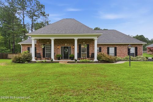 104 Cottoncreek Dr, Hattiesburg, MS, 39402-7610 | Card Image