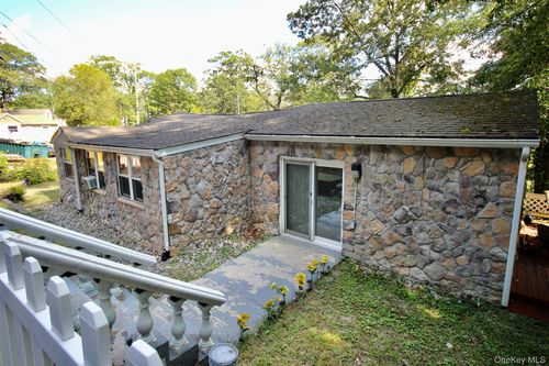 2 Diane Ct, Greenwood Lake, NY, 10925-4135 | Card Image