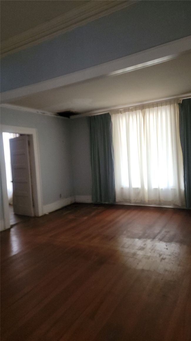 909 W Broadway St, House other with 4 bedrooms, 3 bathrooms and null parking in Clarksville TX | Image 13