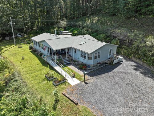 8-35 Mountaineer Ln, Burnsville, NC, 28714-7835 | Card Image