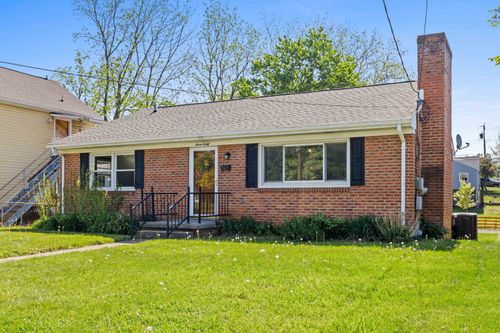 740 Sherwood Ave, Waynesboro, VA, 22980-6055 | Card Image