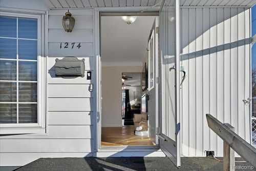 1274 1st St, Lapeer, MI, 48446-1218 | Card Image