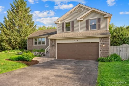 579 Crimson Dr, CRYSTAL LAKE, IL, 60014-2700 | Card Image
