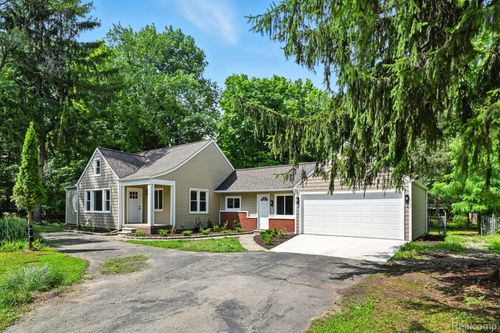 24220 Simmons Ave, Southfield, MI, 48033-2405 | Card Image
