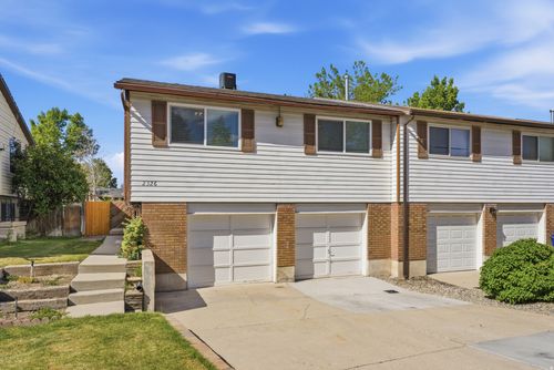 2326 W Heatherglen Dr, Taylorsville, UT, 84129-6032 | Card Image