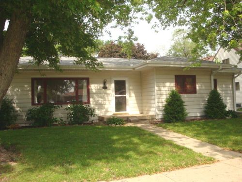 205 S 5th St, Cissna Park, IL, 60924-6113 | Card Image