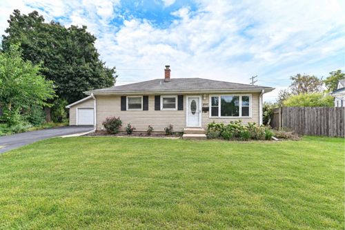 1350 Santa Monica Cir, Waukesha, WI, 53186-2631 | Card Image