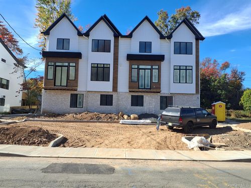 13 Northbrook Rd, Spring Valley, NY, 10977-4323 | Card Image