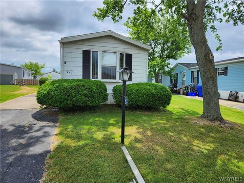 442 Chestnut Dr, Lockport, NY, 14094-9167 | Card Image