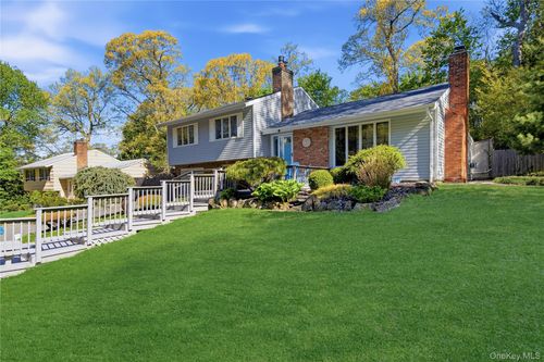 16 Dale Road, Huntington, NY, 11743 | Card Image