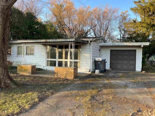 304 E Pickwick Dr, Syracuse, IN, 46567-1715 | Card Image