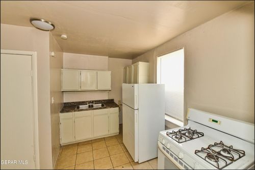 rear-912 S Park St, El Paso, TX, 79901-3533 | Card Image