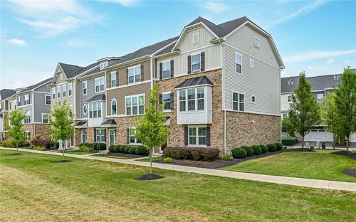 733 Truth Ln, Cranberry Twp, PA, 16066-3446 | Card Image