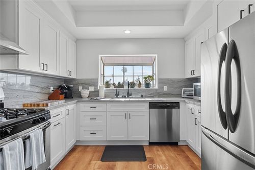 305-10925 Blix St, North Hollywood, CA, 91602-1401 | Card Image