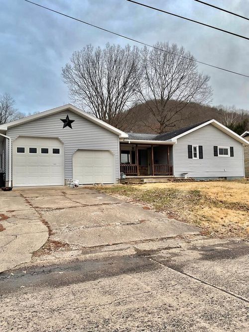 1031 5th St, New Martinsville, WV, 26155-2138 | Card Image