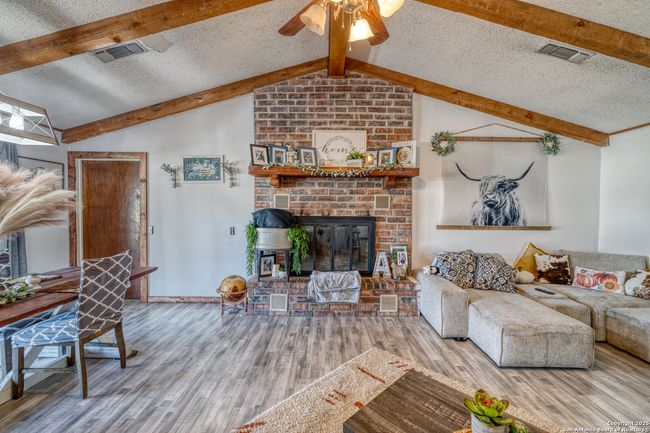 36 Pecan Dr, House other with 3 bedrooms, 3 bathrooms and null parking in Leakey TX | Image 7