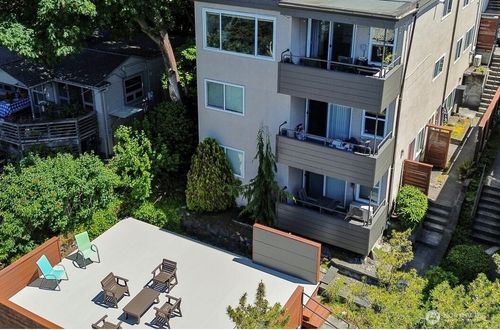 2366 Yale Ave E, Seattle, WA, 98102-3338 | Card Image