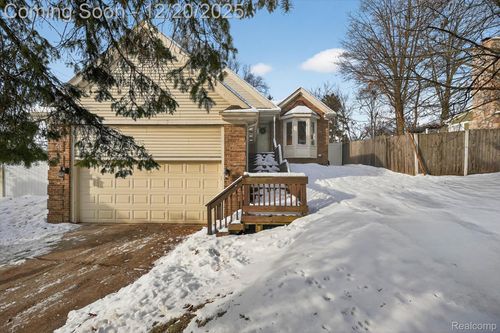 821 Grace St, Northville, MI, 48167-1135 | Card Image