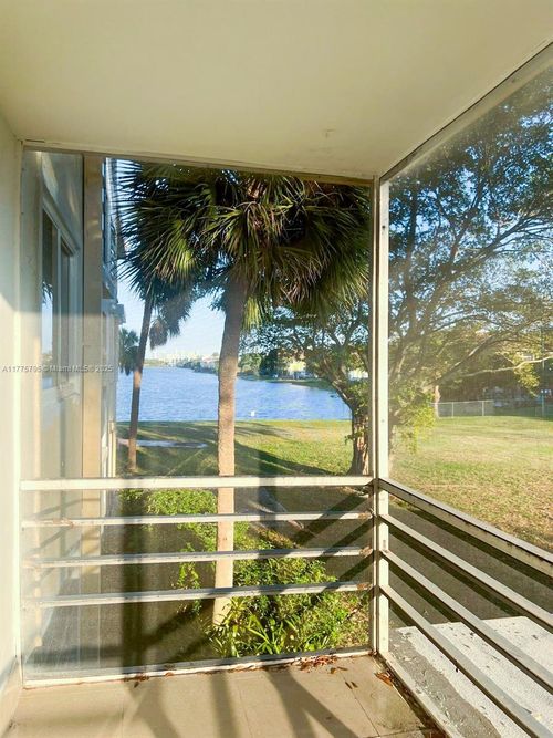 apt-217-447 Ne 195th St, Miami, FL, 33179-3319 | Card Image