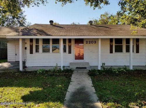 2203 26th St, Pascagoula, MS, 39581-2805 | Card Image