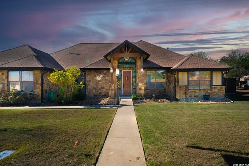 303 Schneider St, Poth, TX, 78147-1104 | Card Image