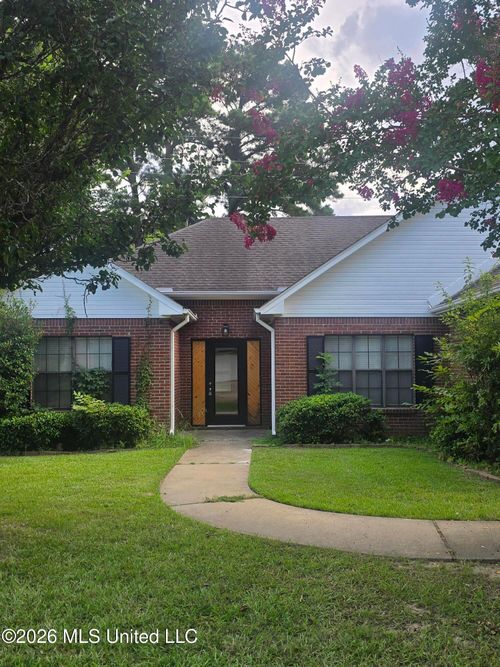 212 Village Cir, Canton, MS, 39046-9471 | Card Image