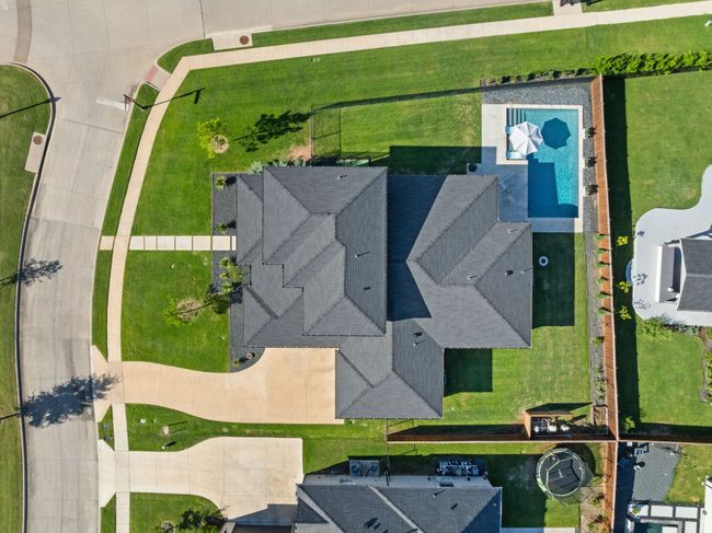 Drone / aerial view of a pool | Image 40