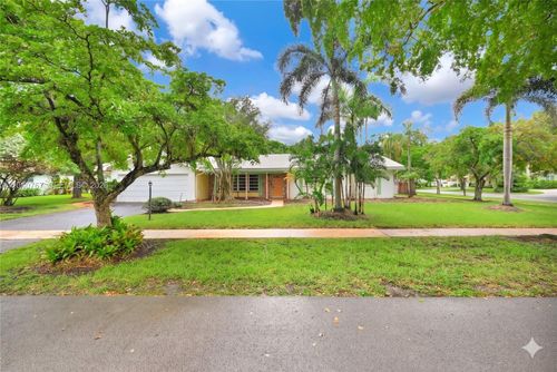 600 Petunia Dr, Plantation, FL, 33317-1926 | Card Image