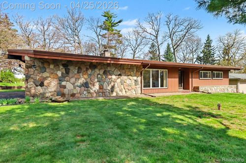 5746 Warbler Dr, Clarkston, MI, 48346-2967 | Card Image