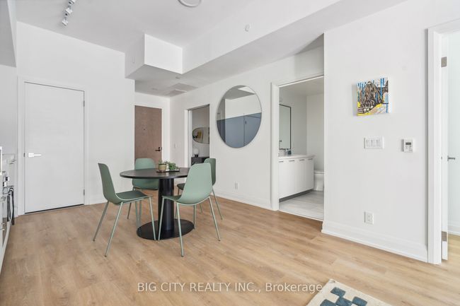 305 - 36 Brentcliffe Rd, Condo with 2 bedrooms, 1 bathrooms and null parking in Toronto ON | Image 4