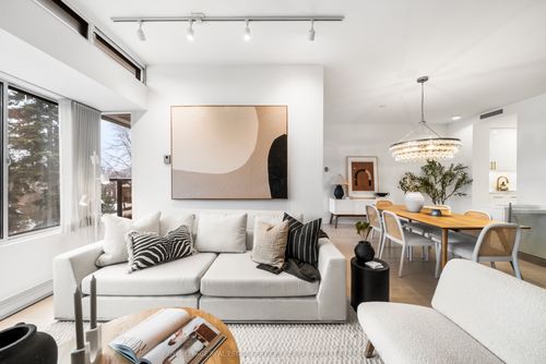 337-40 Oaklands Ave, Toronto, ON, M4V2Z3 | Card Image